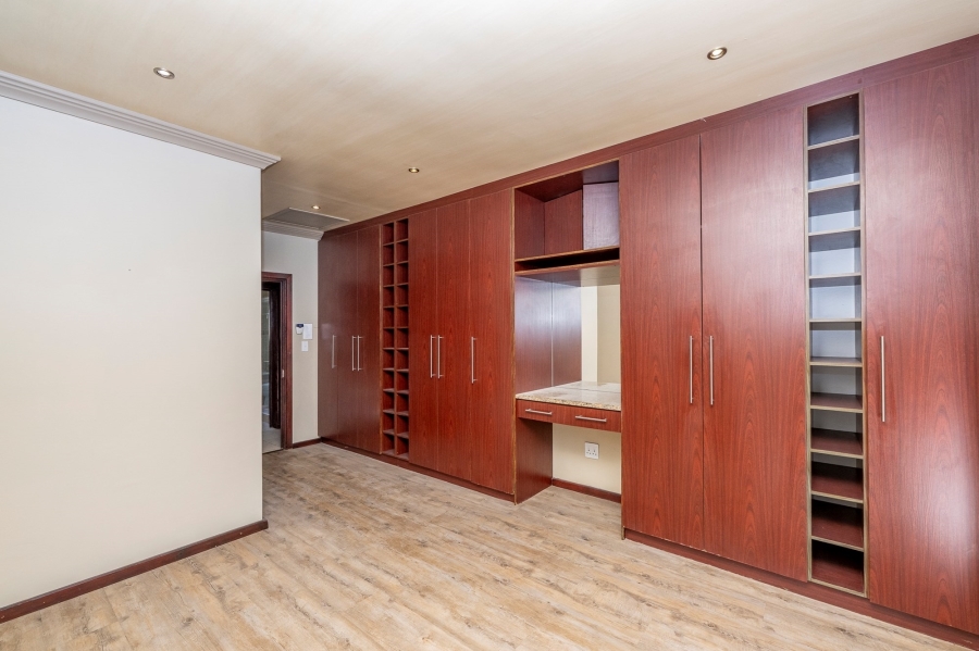 4 Bedroom Property for Sale in Sonkring Western Cape